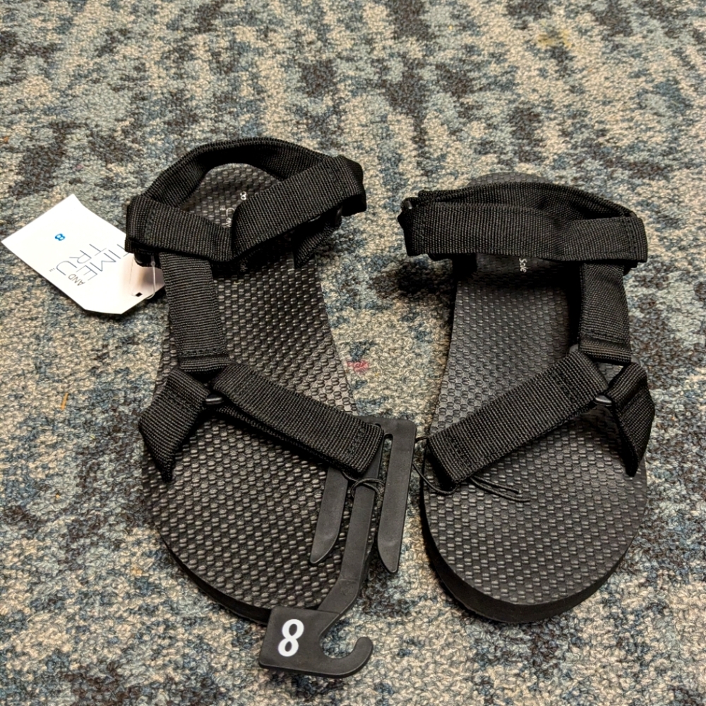 NWT Universal Sandles